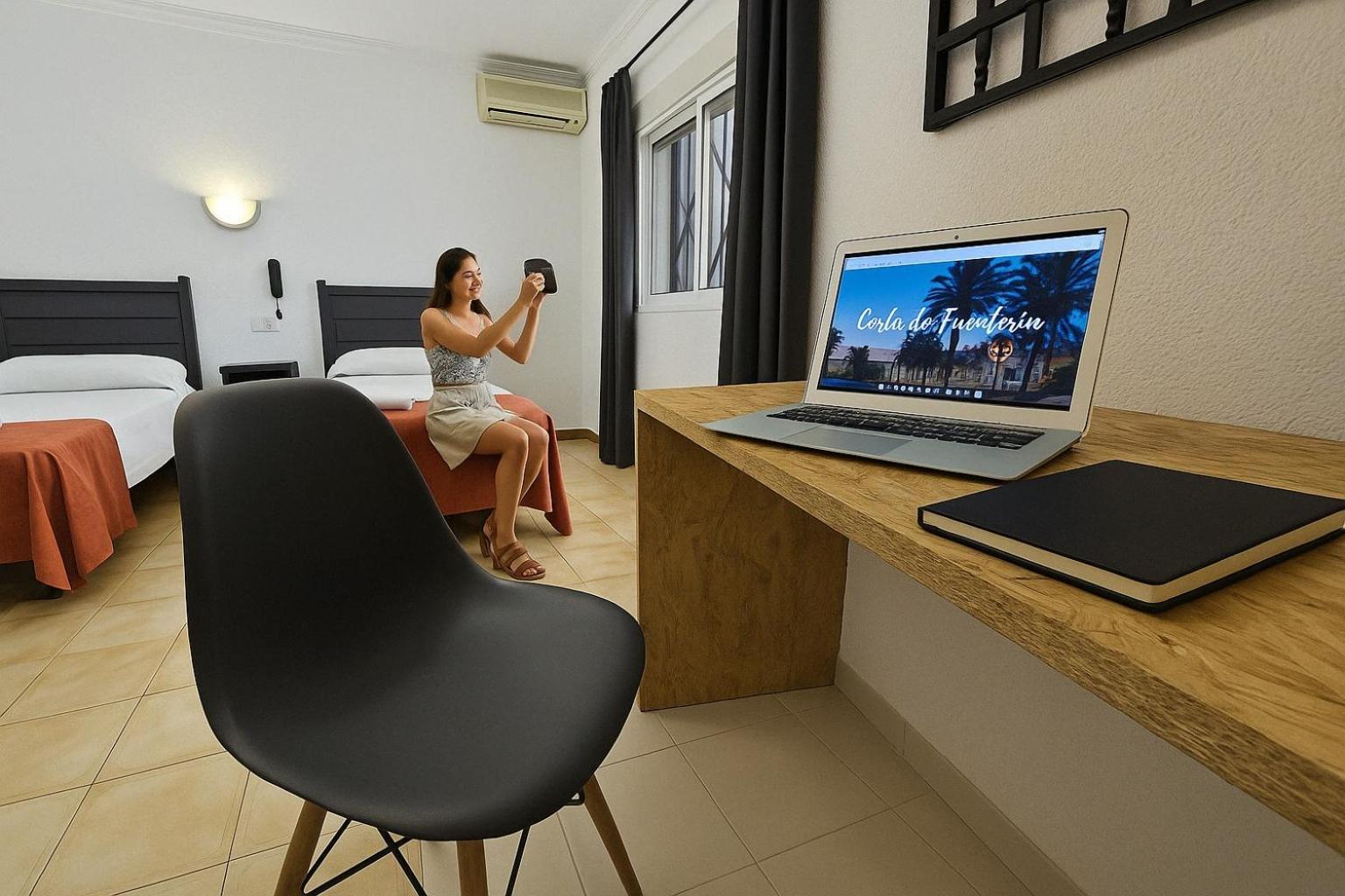 Hotel San Vicente - Centro Playa โกนิล เด ลาฟรอนเตรา ภายนอก รูปภาพ